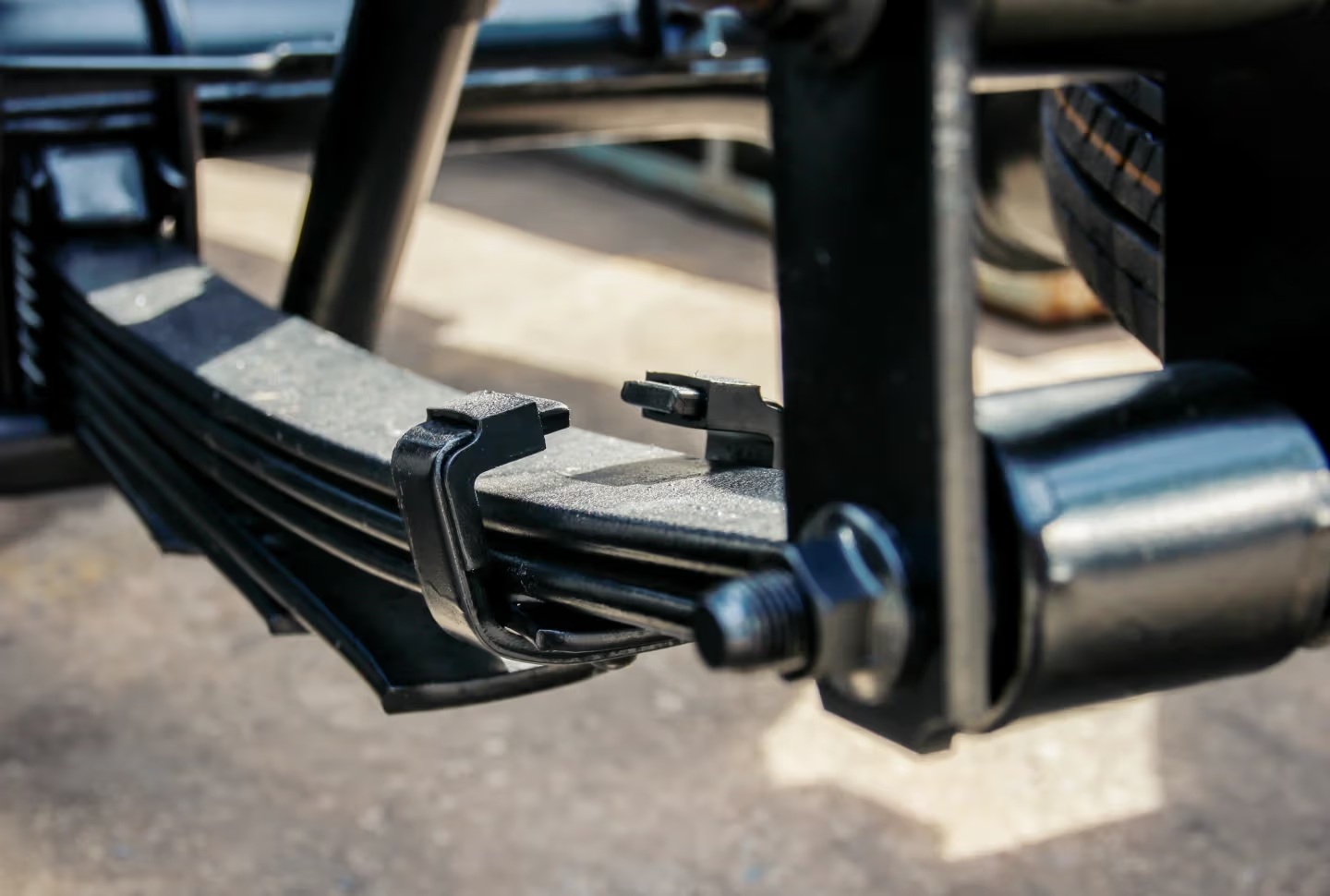 trailer stays depends on the suspension reacts to outside pushes