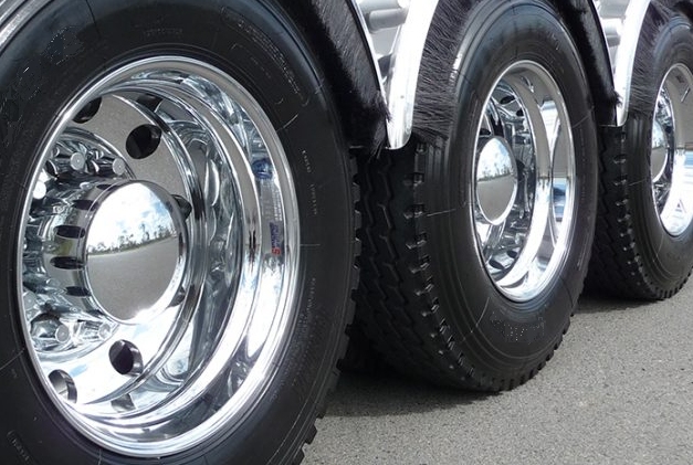 Professional Polishing for Long-Lasting Shine