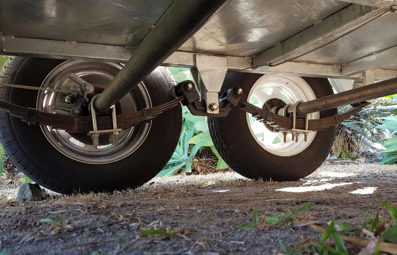 The rocker arm keeps both axles planted firmly