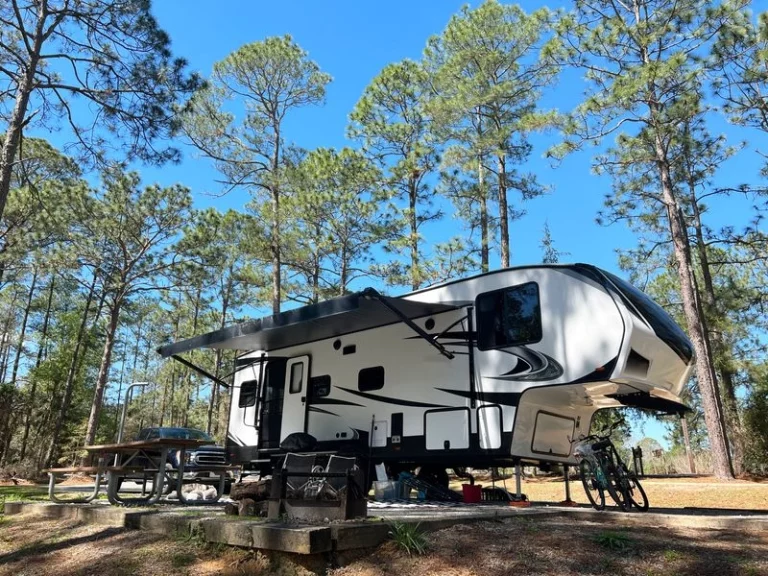 5th-wheel-campsite