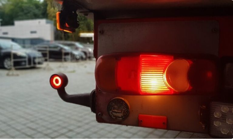 How to Replace a Trailer Side Marker Light Immediately