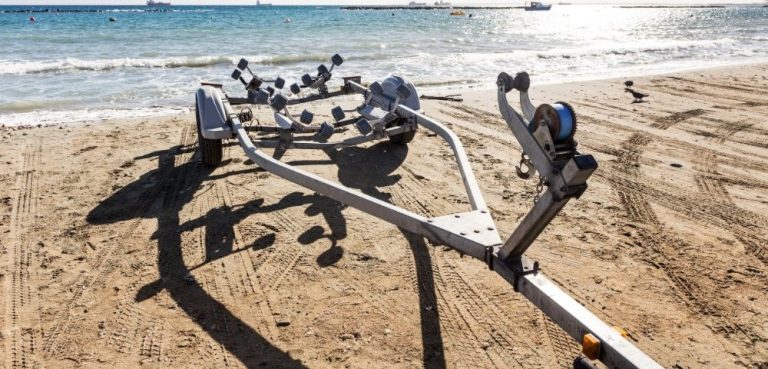 Boat Trailer with Bottom Roller